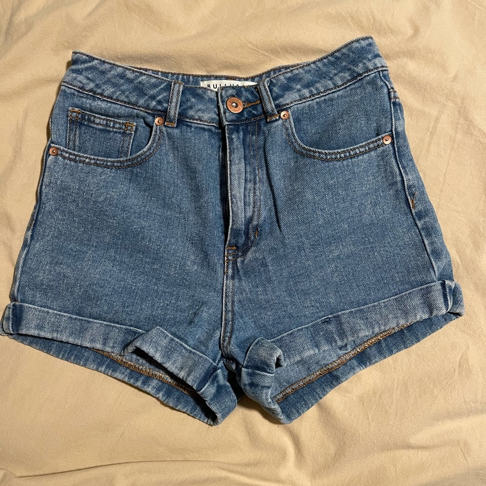 Bullhead denim high waisted mom short. Size 5
